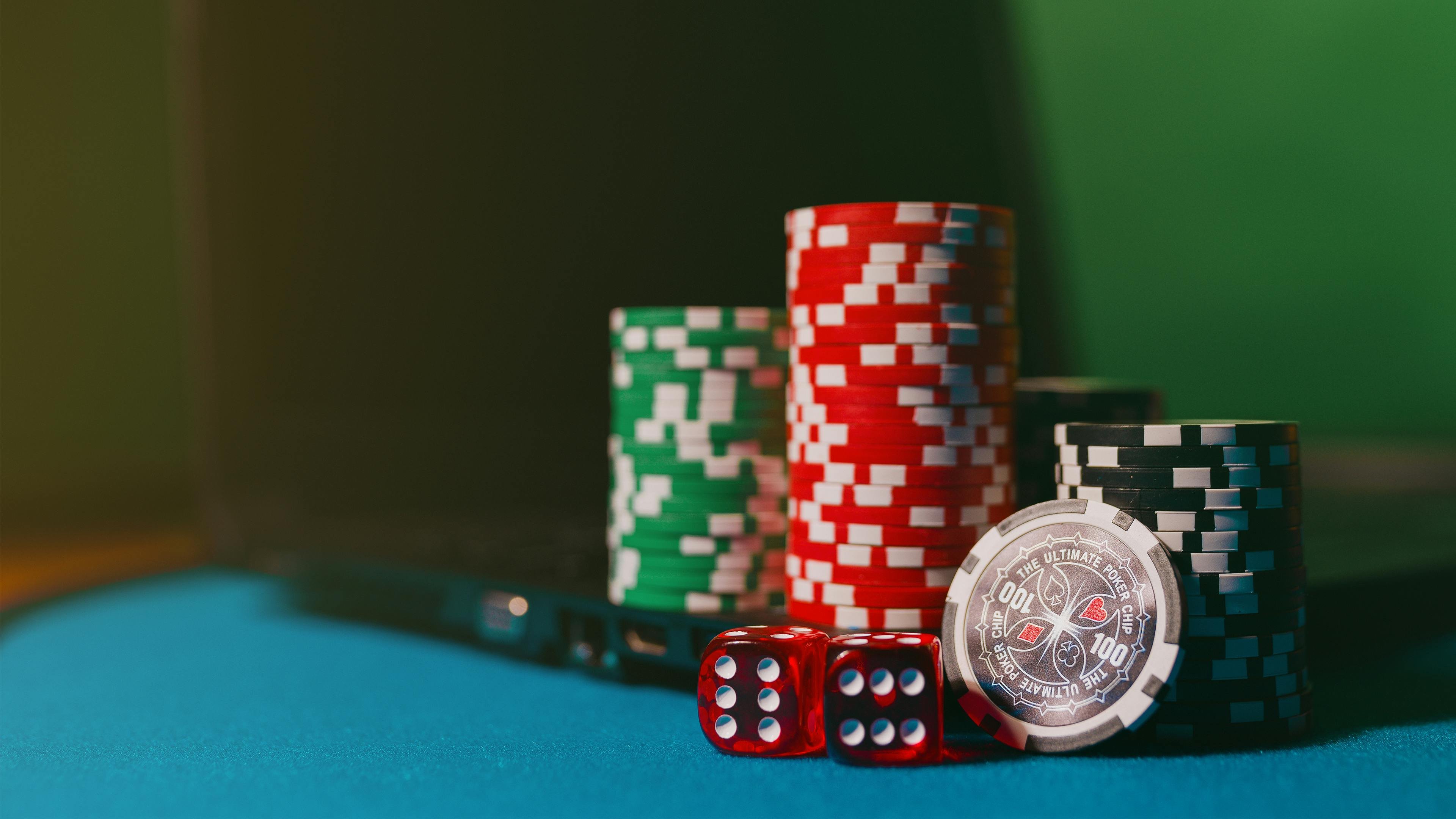 Antarmuka permainan blackjack Evolution Gaming di hero369 dengan dealer langsung dan opsi taruhan